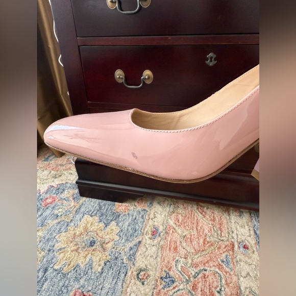 Stuart Weitzman - Picture 7 of 7